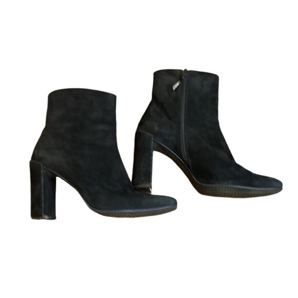 Stuart Weitzman black suede heeled Booties 4” heel shin height size 9 - Picture 2 of 8